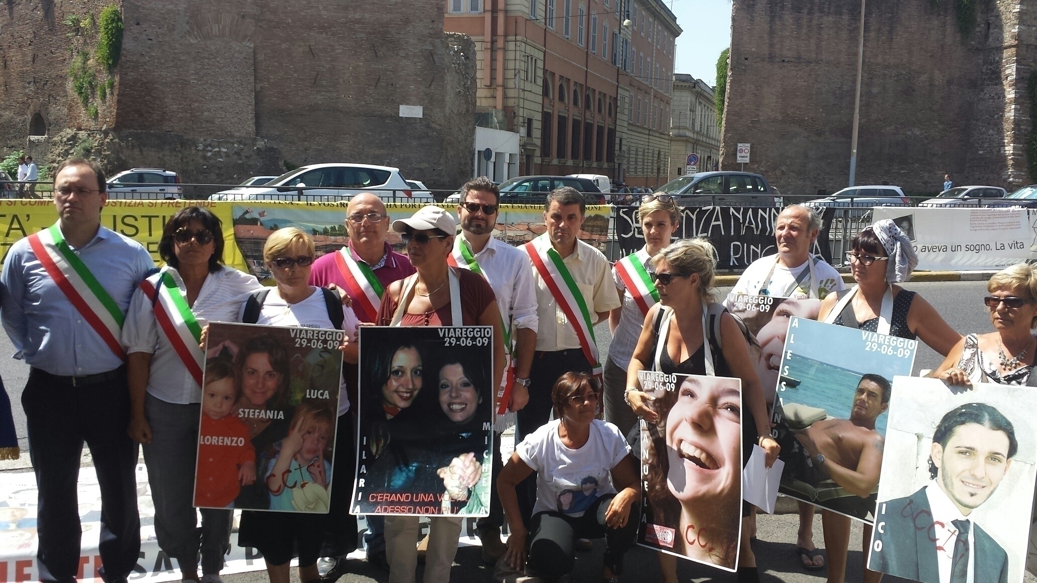 Strage Di Viareggio Parenti Delle Vittime E Usb In Piazza Moretti No