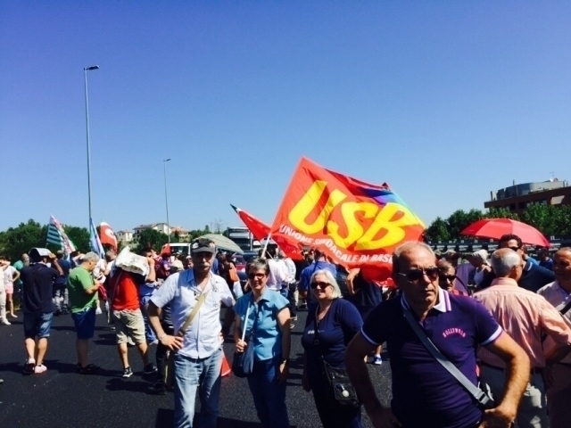 Strade E Porti Della Calabria Bloccati Dalle Proteste Dei Lavoratori