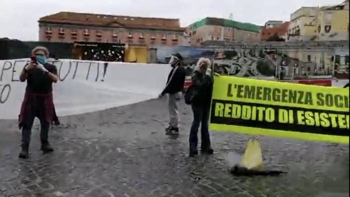 Napoli Prima Manifestazione In Presenza Per Reddito E Salute Contropiano