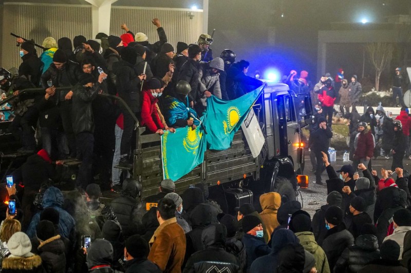 Καζακστάν.  Η πάλη των εργατών και τα παιχνίδια εξουσίας του κεφαλαίου