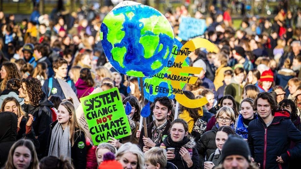 Ένα οξύμωρο στοιχειώνει την Ευρώπη: είναι ο καπιταλιστικός περιβαλλοντισμός
