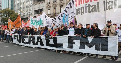 argentino  Miles de personas salen a las calles contra dictamen del FMI